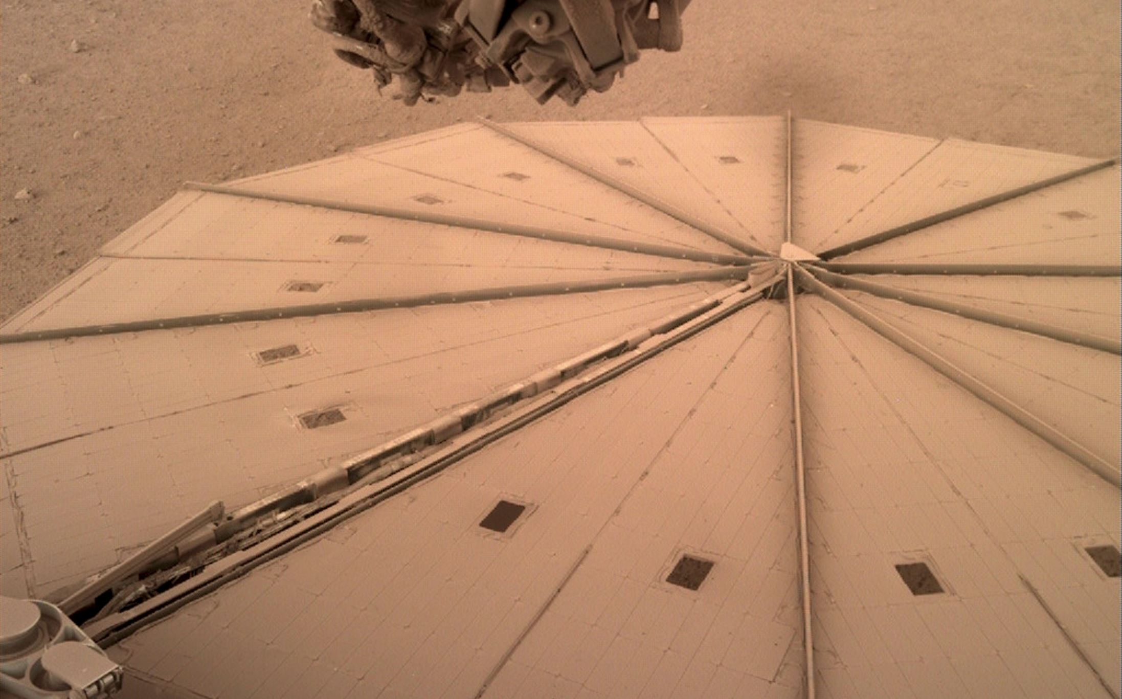 Спускаемый аппарат НАСА InSight на Марсе не может позвонить домой
