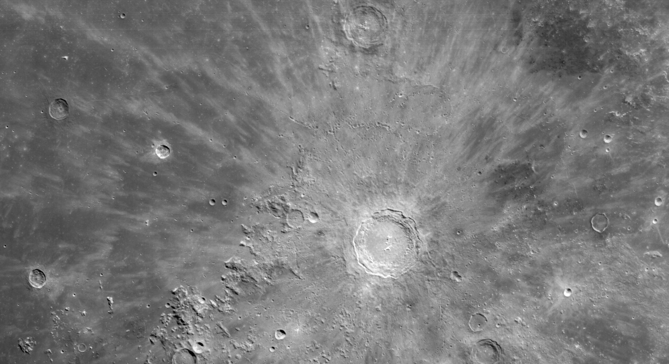Посмотрите фотографии Луны, сделанные Артемидой I крупным планом