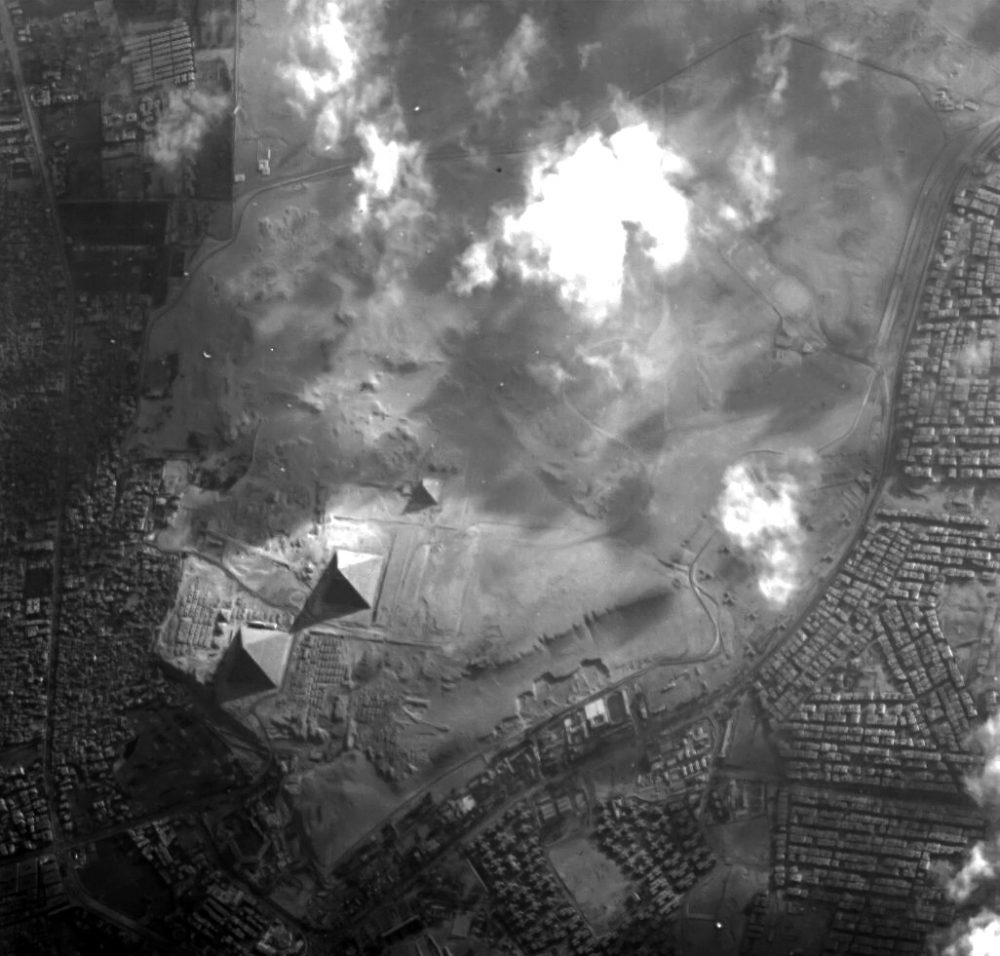 Снимок пирамид в Гизе, сделанный миниспутником ЕКА Proba-1. Кредит изображения: ЕКА.