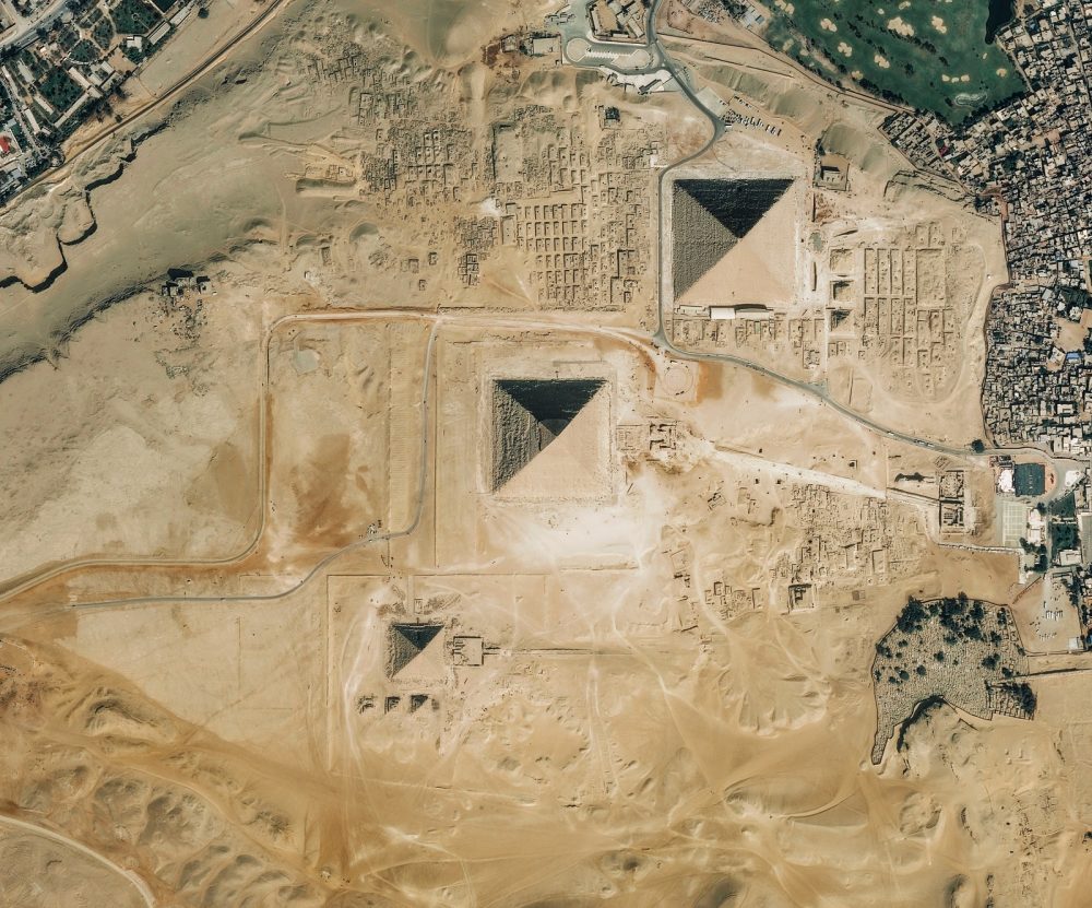Египетские пирамиды из космоса
