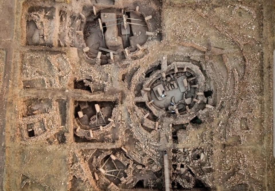 Как 12000-летние охотники-собиратели строили многотонные памятники?