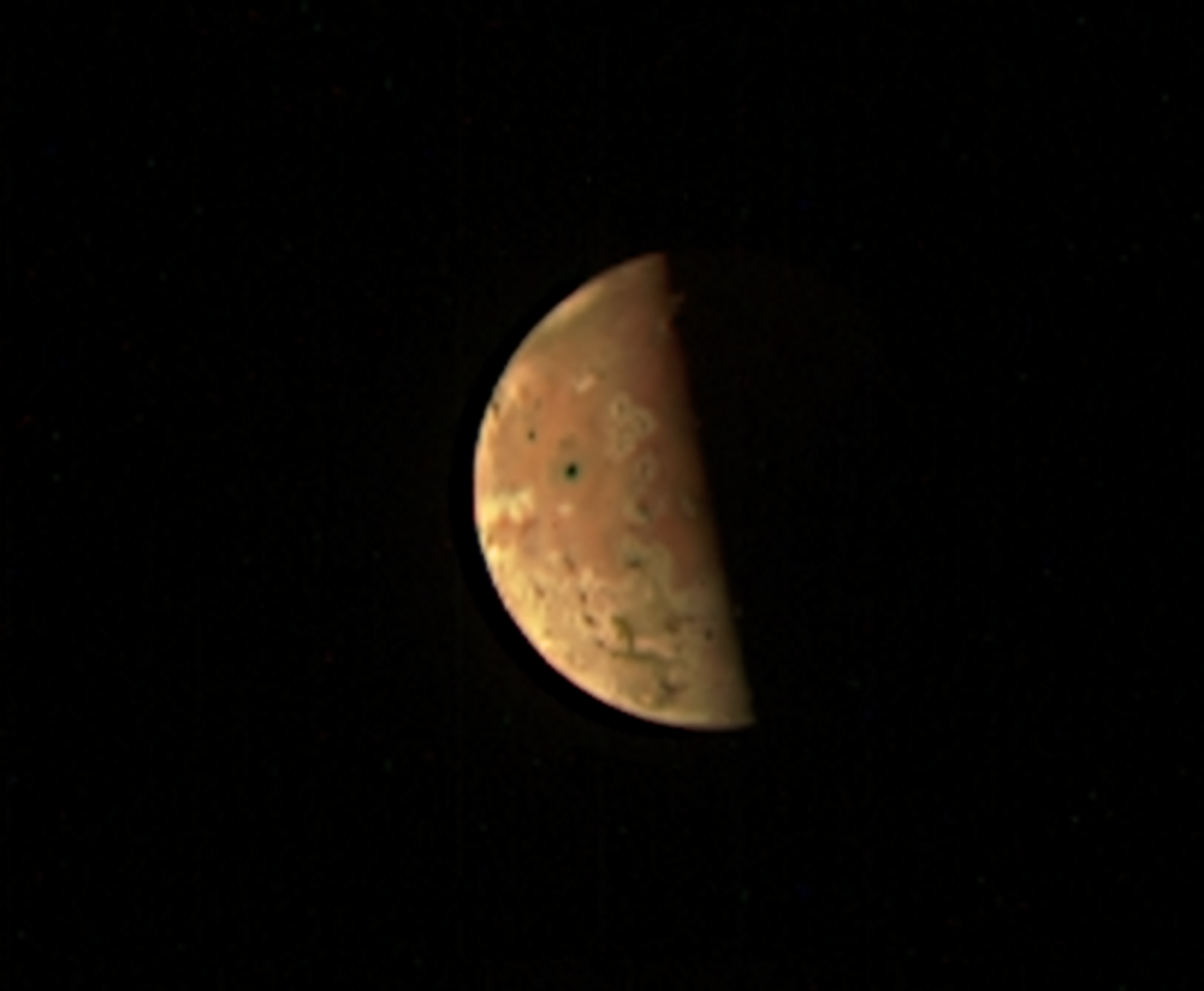 Космический аппарат НАСА «Юнона» сфотографировал вулканическую луну Юпитера Ио