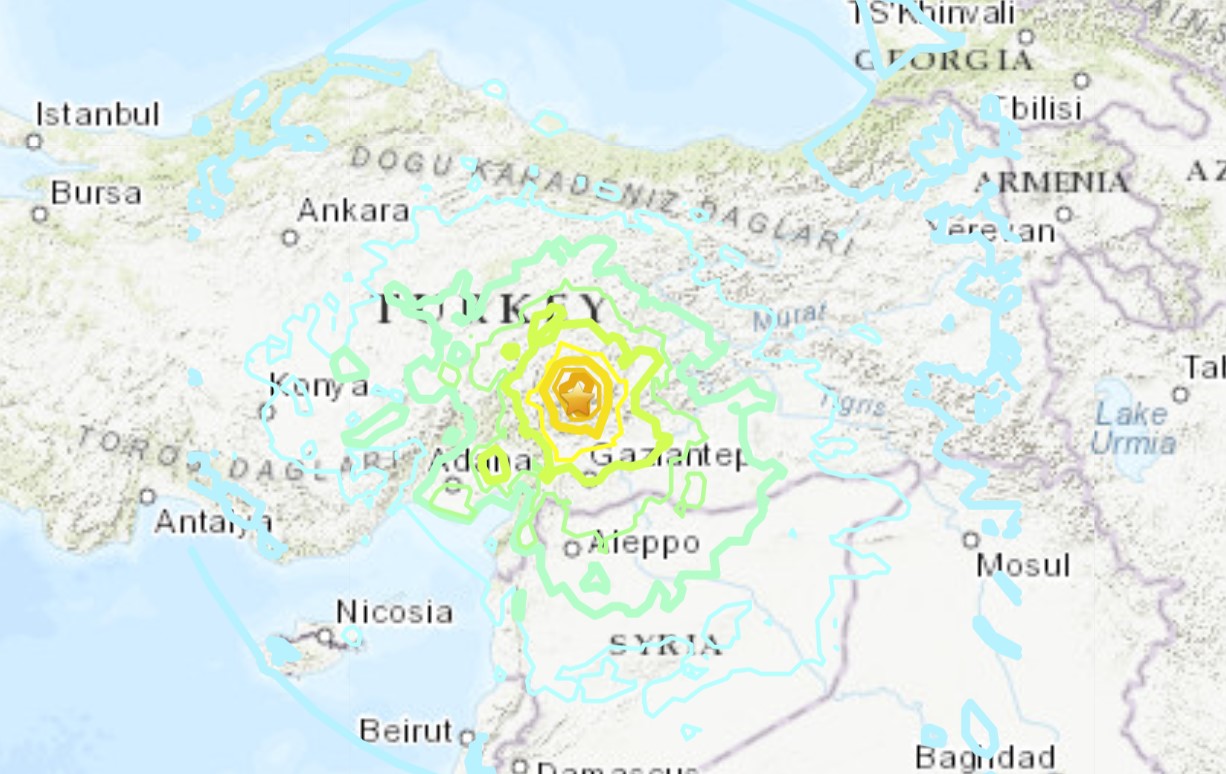 Видео: Новое разрушительное землетрясение магнитудой 7,5 произошло в Турции после крупнейшего землетрясения за 100 лет, унесшего жизни 1300 человек в Турции несколько часов назад