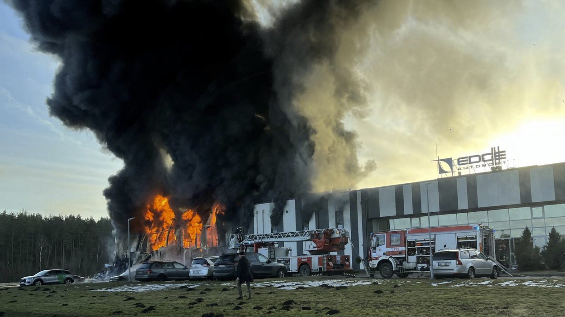 Саботаж?  В Латвии на заводе по производству беспилотников, принадлежащем США, вспыхнул пожар