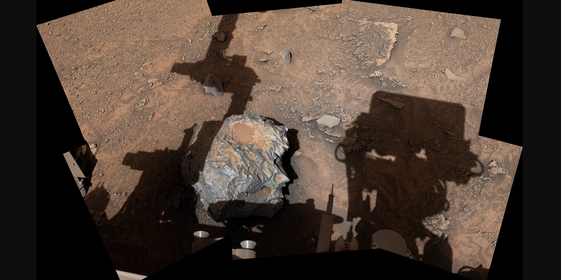 Марсоход НАСА обнаружил металлический объект на Марсе