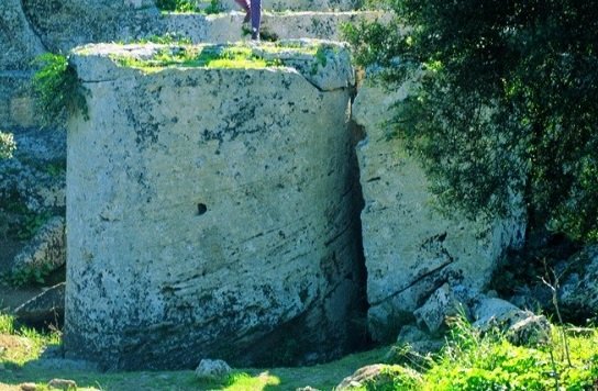 Пещера Куза - Тайна древних каменных колонн Сицилии