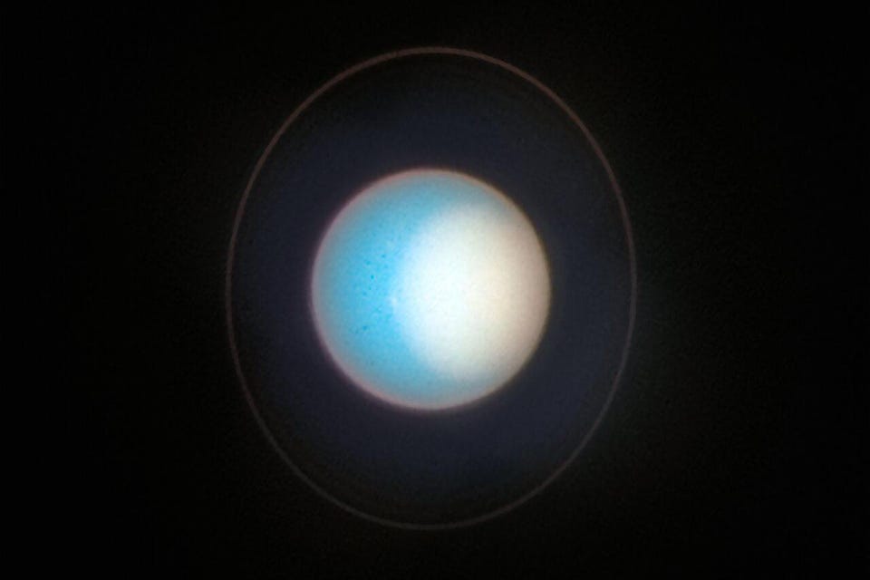 Вид Урана, сделанный Хабблом. НАСА, ЕКА, STSCI, А. САЙМОН (НАСА).