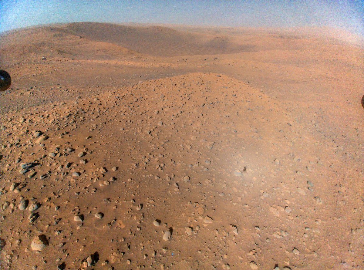 Изобретательность заметила металлический объект на Марсе, который смотрит в сторону Perseverance