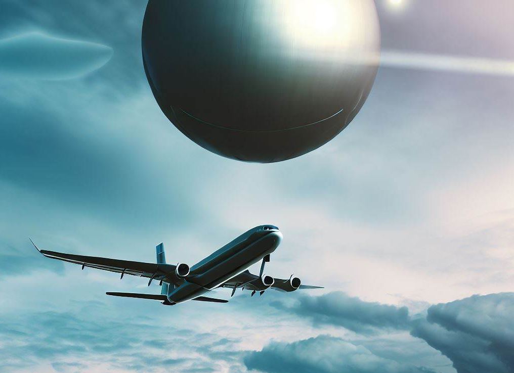 Странный НЛО чуть не столкнулся с коммерческим самолетом в 2022 году