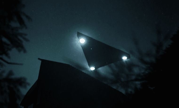 Треугольный НЛО засняли над Флоридой камерой дверного звонка