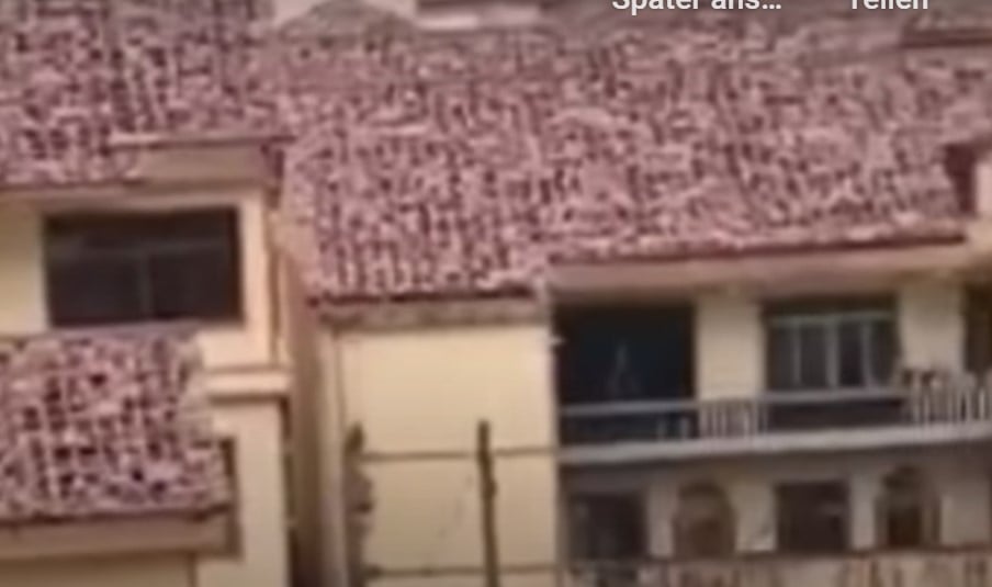 Видео: Гигантский град повредил дома, автомобили и посевы в провинции Гуйчжоу, Китай