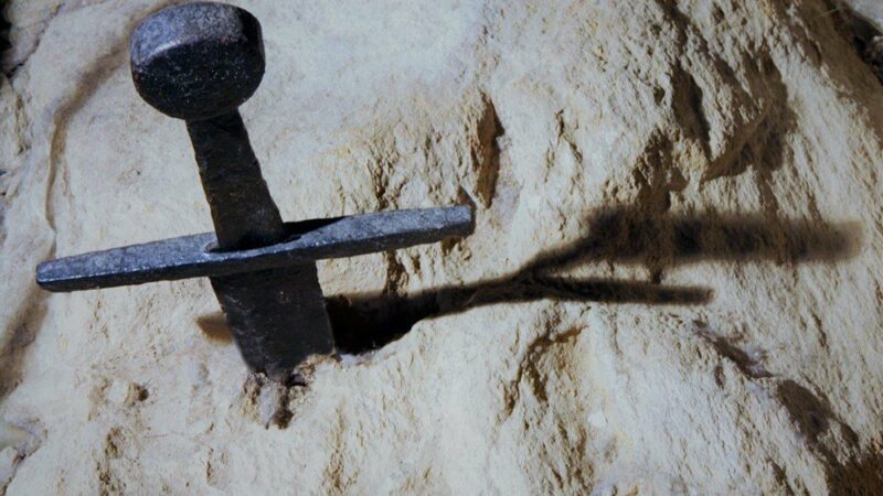 Ученые установили, что итальянский меч в камне — не подделка