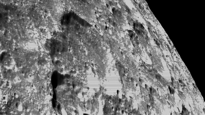 Ученые обнаружили твердую внутреннюю структуру Луны