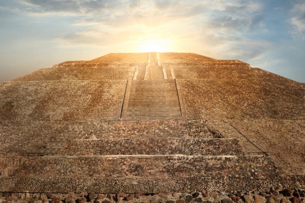 Пирамида Солнца в Теотиуакане. Шаттерсток.
