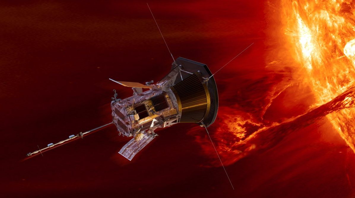 Космический корабль приближается к поверхности Солнца на высокой скорости на расстоянии 8,5 миллионов километров