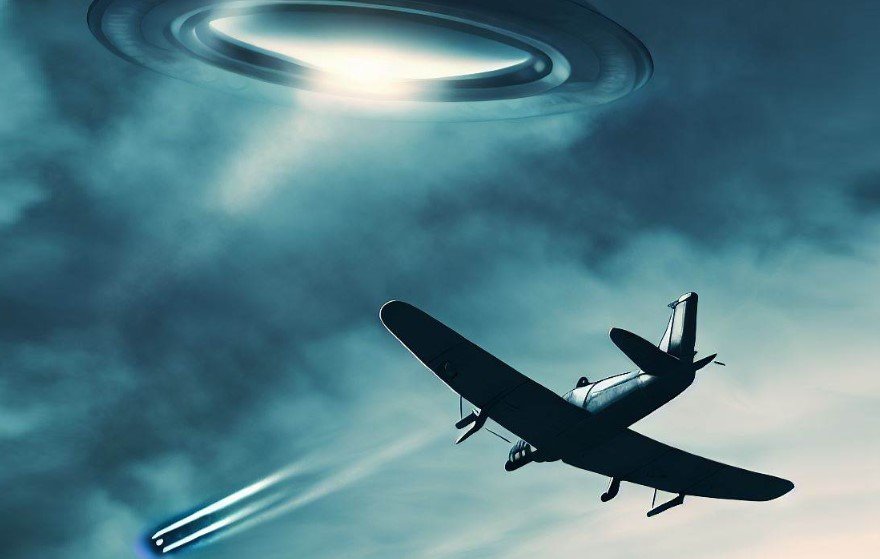 Российские военные самолеты ведут скоростное преследование и обстрел НЛО