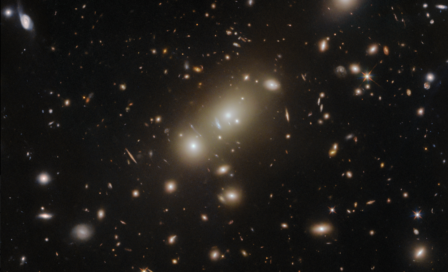 Hubble запечатлел величественный Abell 3322