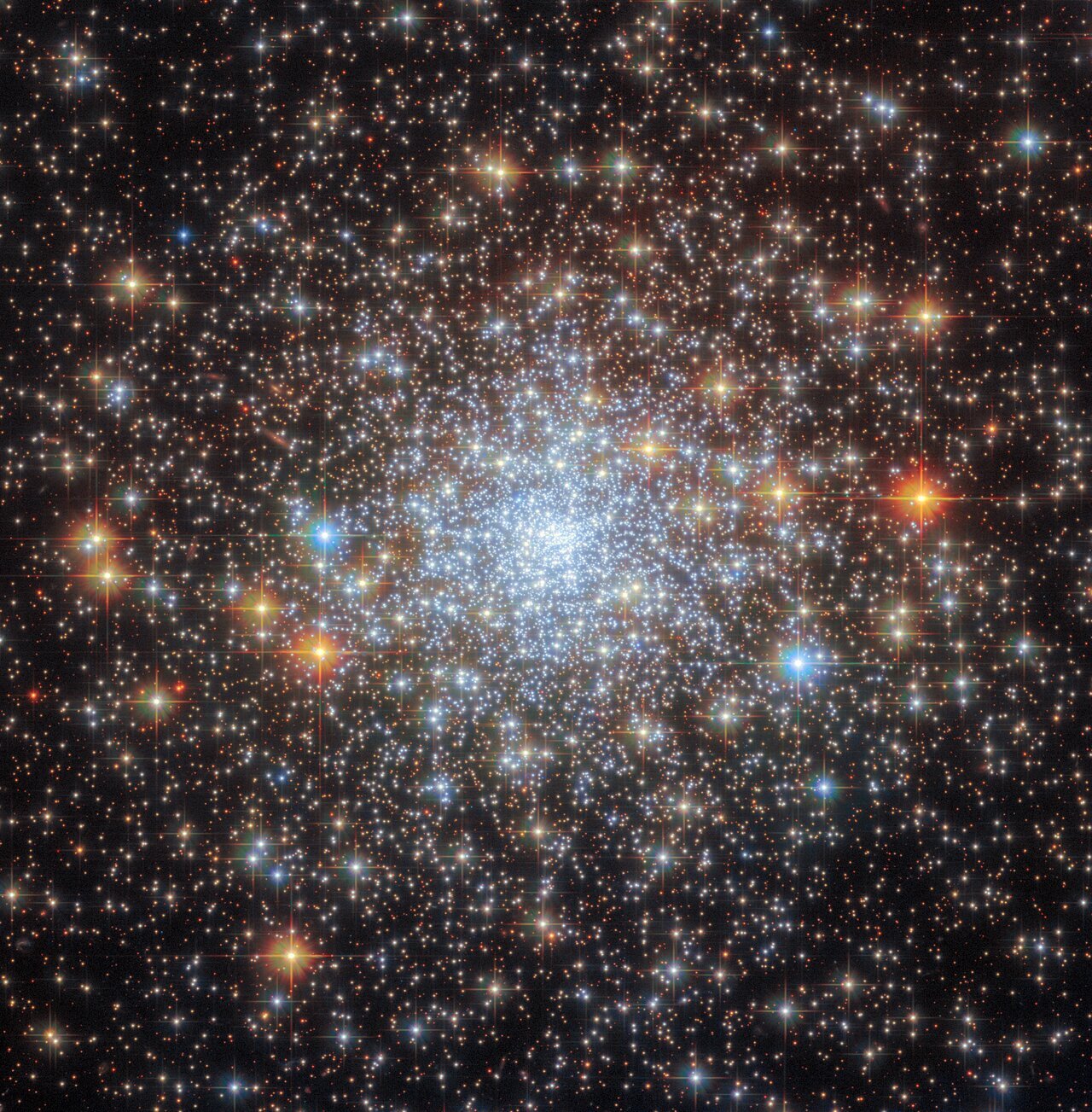 cropped-Hubble's Stunning View of Globular Cluster NGC 6652. Credit: ESA/Hubble & NASA, A. Sarajedini, G. Piotto.