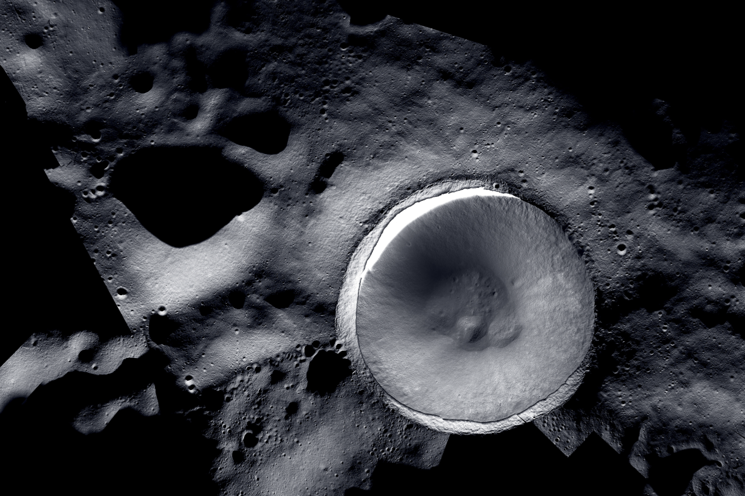 Подробный взгляд NASA на южный полюс Луны