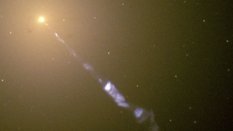 Галактическая струя M87 связана со звездными взрывами
