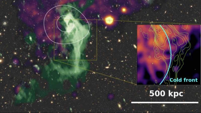 В галактическом скоплении Abell 514 обнаружен загадочный изогнутый радиопоток