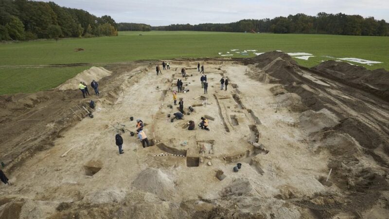 В Германии обнаружен “впечатляющий” зал, который, вероятно, использовался скандинавскими королевскими особами бронзового века