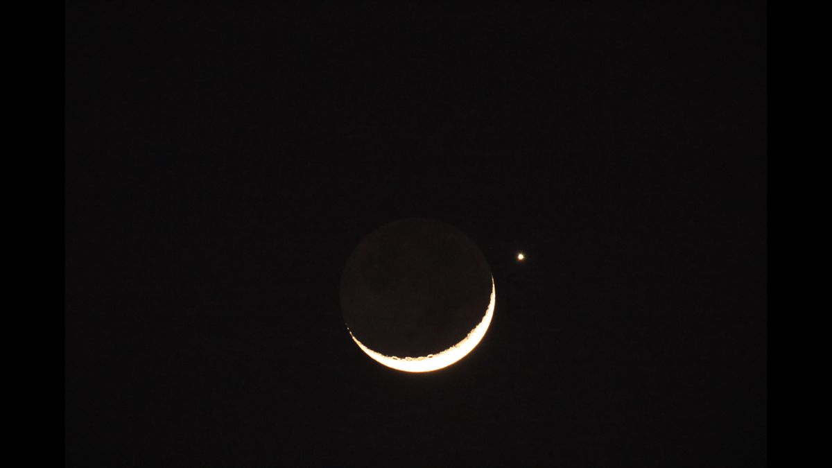 В этот четверг Луна “улыбнется” Венере. Вот как это можно увидеть.