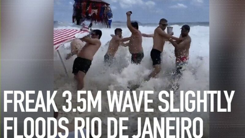 Странная волна накрыла любителей пляжного отдыха в Рио