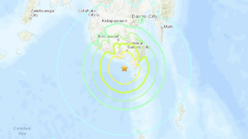 Сильное землетрясение магнитудой 6,7 произошло на юге Филиппин: люди в панике и спасаются бегством