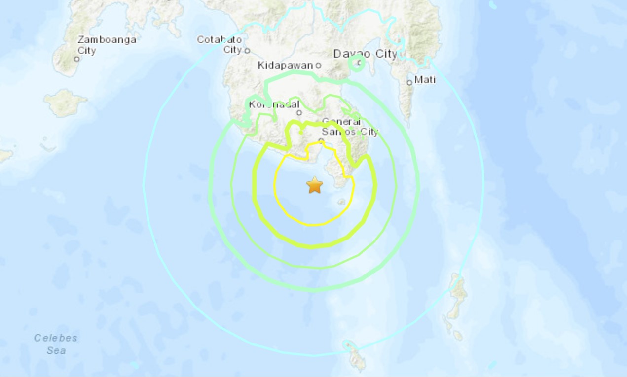 Сильное землетрясение магнитудой 6,7 произошло на юге Филиппин: люди в панике и спасаются бегством
