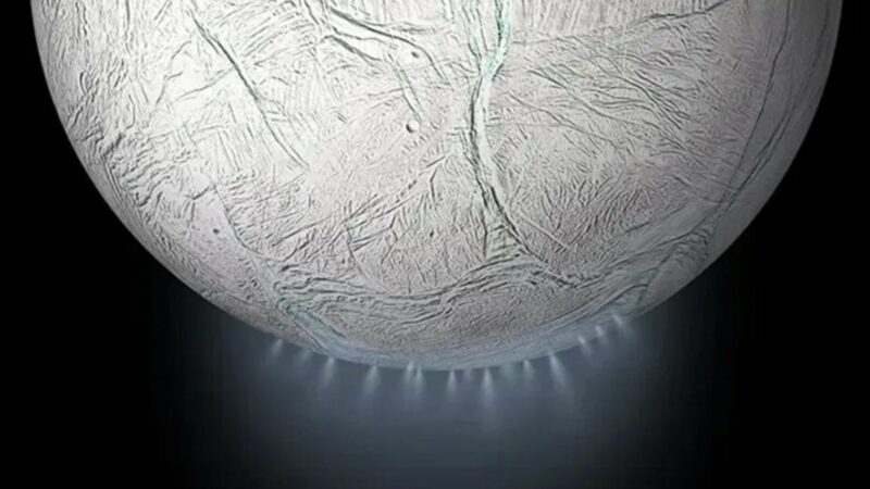 На спутнике Сатурна Энцеладе будут обнаружена инопланетная жизнь