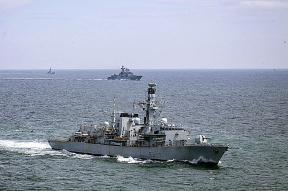 В Королевском флоте Великобритании так мало солдат, что они вынуждены сдавать корабли на металлолом, чтобы фрегаты не оставались без экипажа