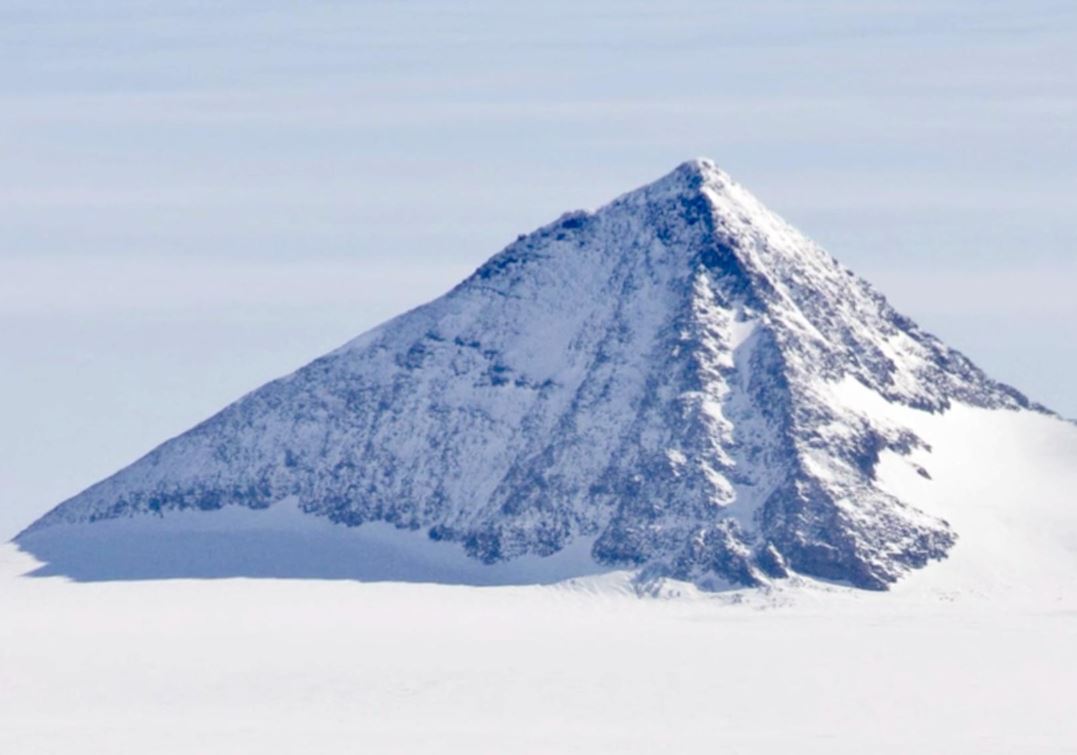 Тайна антарктических пирамид: откуда они взялись?