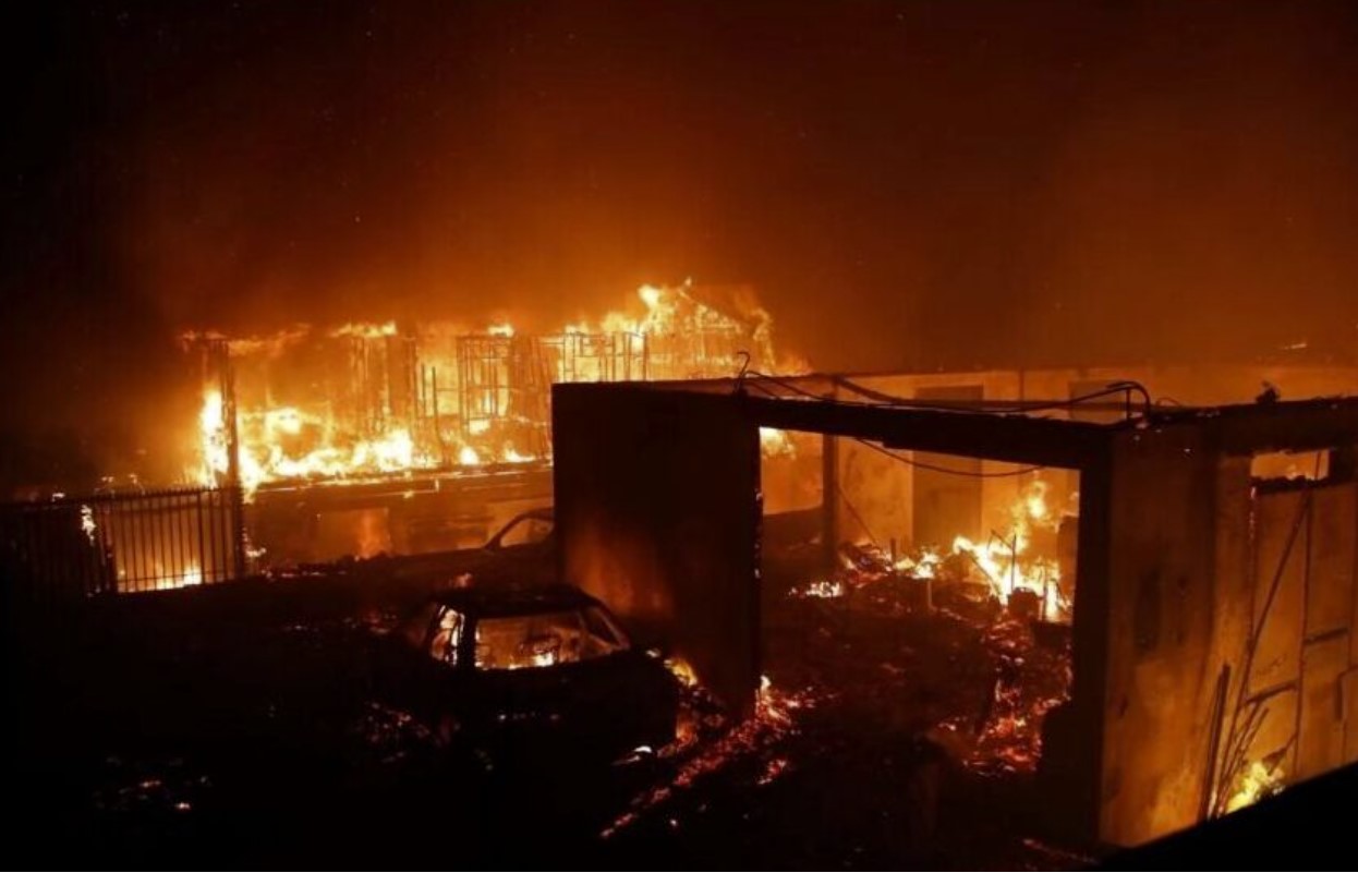Чили объявляет чрезвычайное положение, поскольку вышедшие из-под контроля лесные пожары унесли жизни по меньшей мере 46 человек