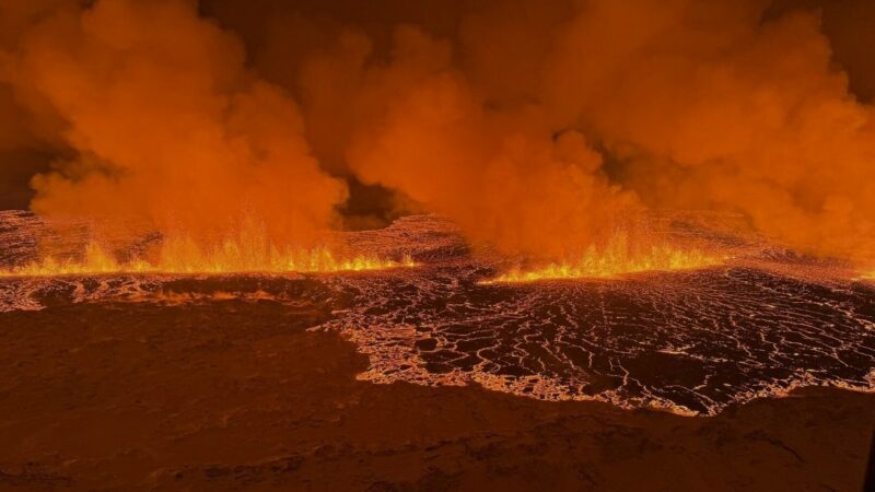 Новости об извержении вулкана в Исландии: Гриндавик превращается в город-призрак: люди могут никогда не вернуться после того, как вулкан выплеснул лаву на город
