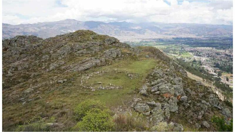 Очень старая круглая мегалитическая каменная площадь обнаружена в Высоких Андах Перу