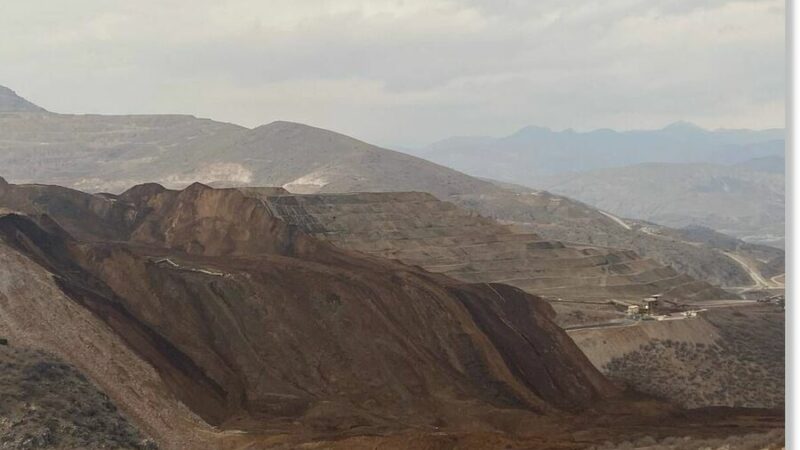 Видео: Массивные оползни похоронили заживо десятки людей на золотом руднике в Турции