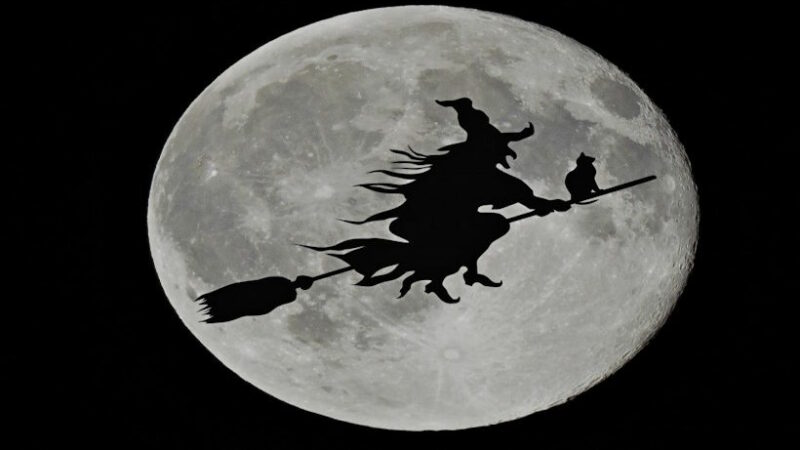 Ведьмы объединились на Тиктоке, чтобы околдовать Луну