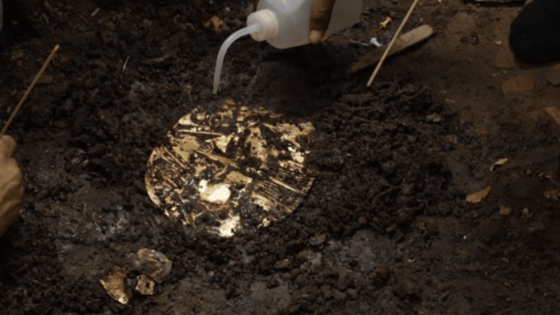Археологи нашли древнюю гробницу с золотыми сокровищами