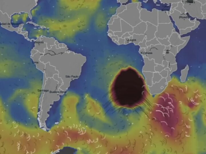 Загадочную гигантскую аномалию заметили в океане недалеко от Южной Африки