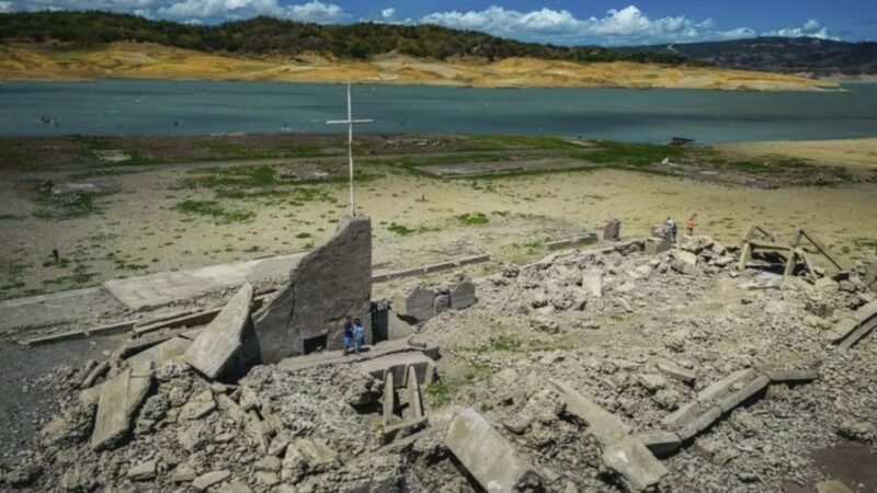 Возвращение призраков… Засуха высушивает плотину, обнажая многовековой город на Филиппинах