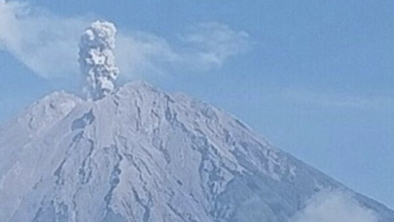 Серия из пяти последовательных извержений потрясла индонезийский вулкан Семеру – Лахарная опасность в ближайшие дни