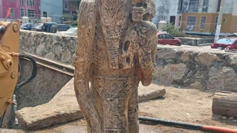 Древняя статуя инопланетянина, найденная недавно в Мексике, оказалась подделкой
