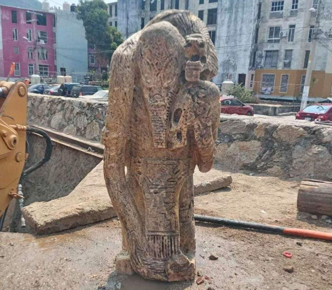 Древняя статуя инопланетянина, найденная недавно в Мексике, оказалась подделкой