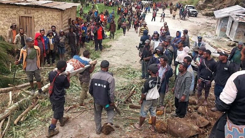 Деревня разрушена за одну ночь огромным оползнем в Папуа-Новой Гвинее: более 2000 человек похоронены заживо