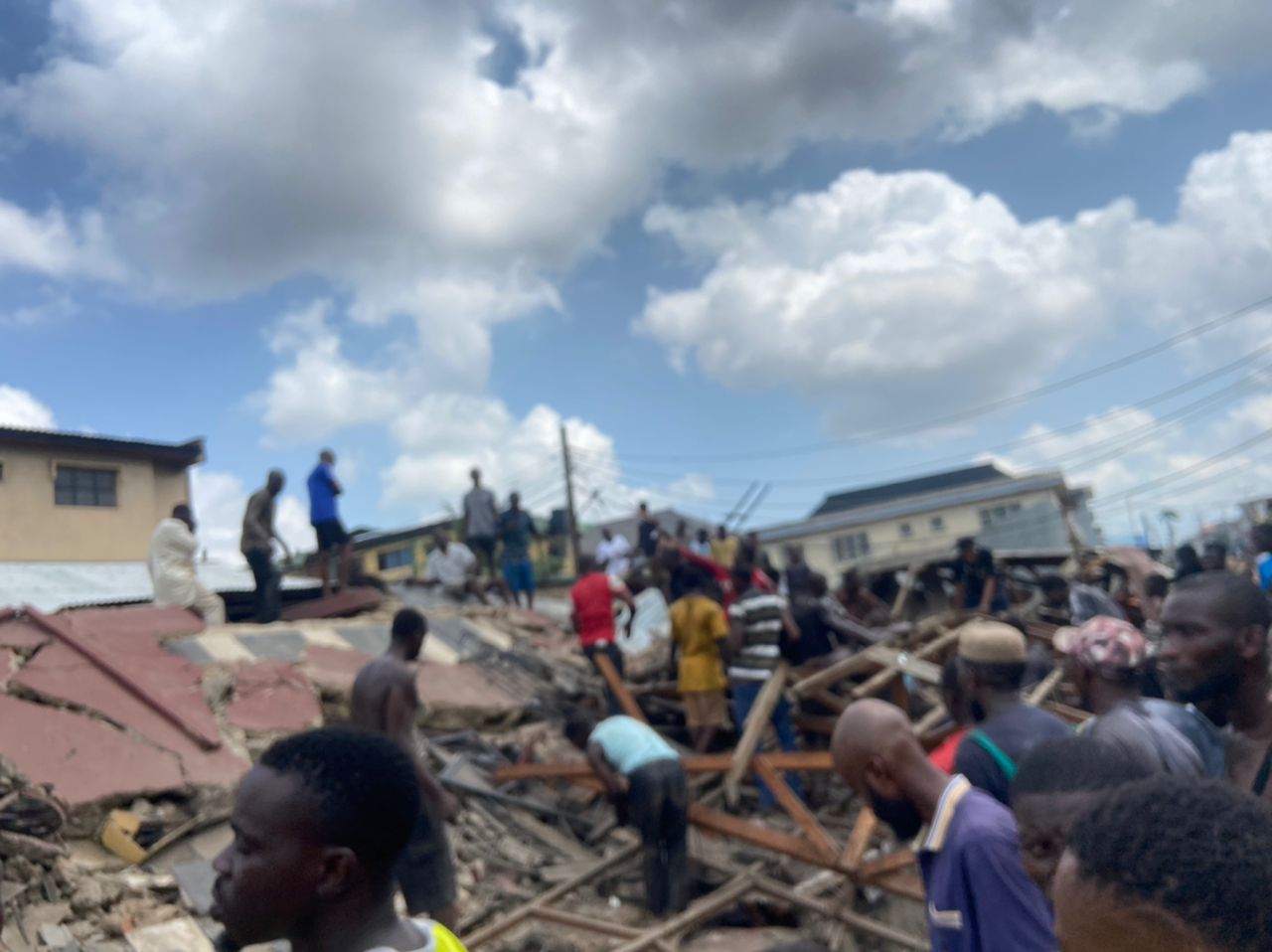 Трое погибших и семеро раненых при обрушении мечети в Лагосе