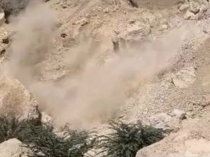 Подземная река вышла на поверхность, вызвав обрушение горы в пустынной долине Вади-Даван в Йемене.