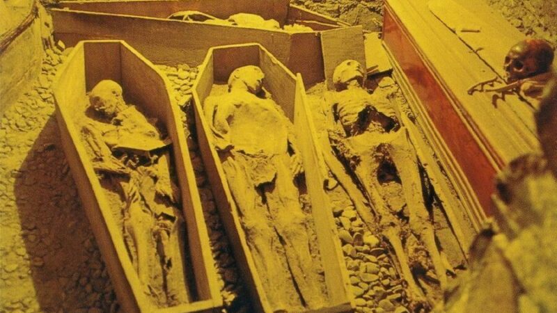 Он был в крестовом походе?  Мигранту предъявлено обвинение в разрушении склепа в 1000-летней дублинской церкви, в котором находились мумифицированные останки крестоносцев