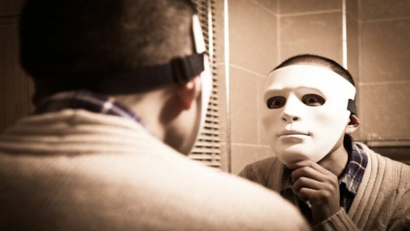 Гиперреалистичные силиконовые маски из Китая обещают маскировку под жизнь, но вызывают страх перед кражей личных данных и преступными деяниям
