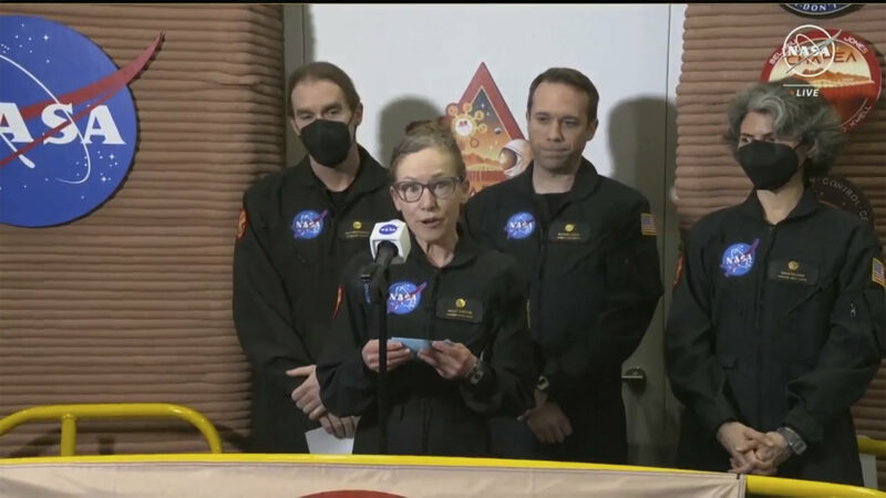 Экипаж марсианской станции обитания НАСА на Земле появился через год